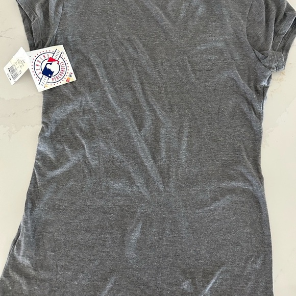 Boston Red Sox Gray V-Neck T-Shirt NWT SZ M - Picture 3 of 5